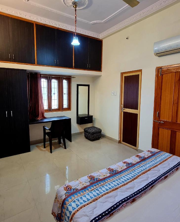 Aditya Premium Homestay- Furnished Air Conditioned- 2Bhk Dzsabalpur Kültér fotó